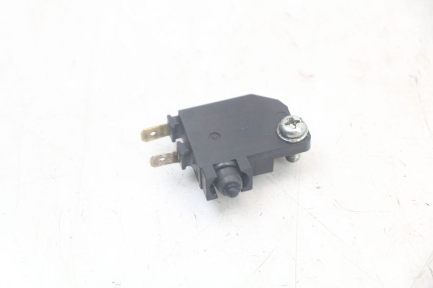 photo de CONTACTOR DE LUZ DE FRENO DERECHO YAMAHA XMAX X-MAX ABS 125 (2017 - 2020) - Detalle de la pieza