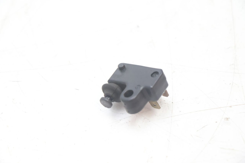 photo de CONTACTOR DE LUZ DE FRENO DERECHO YAMAHA XMAX X-MAX 125 (2006 - 2009) - Otra perspectiva