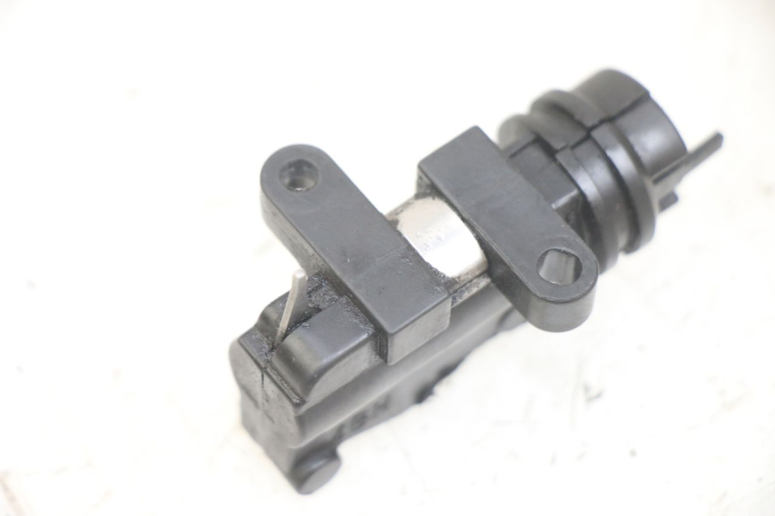 photo de LUZ FRENO INTERRUPTOR DERECHA YAMAHA XJN DIVERSION 600 (2000 - 2003) - Otra perspectiva