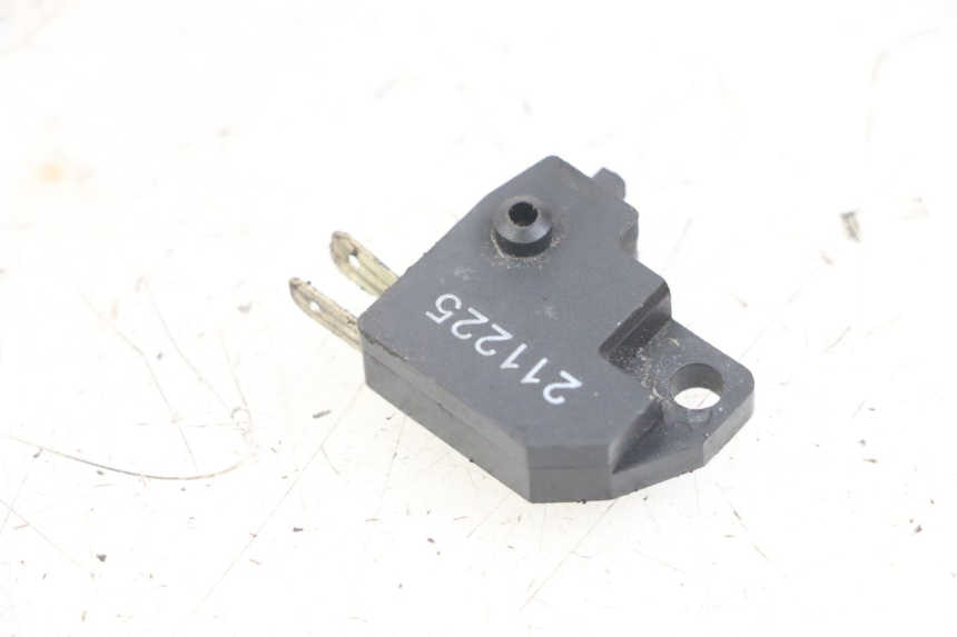 photo de CONTACTOR DE LUZ DE FRENO DERECHO FANTIC XM PERFORMANCE 2T 50 (2021 - 2022) - Detalle de la pieza