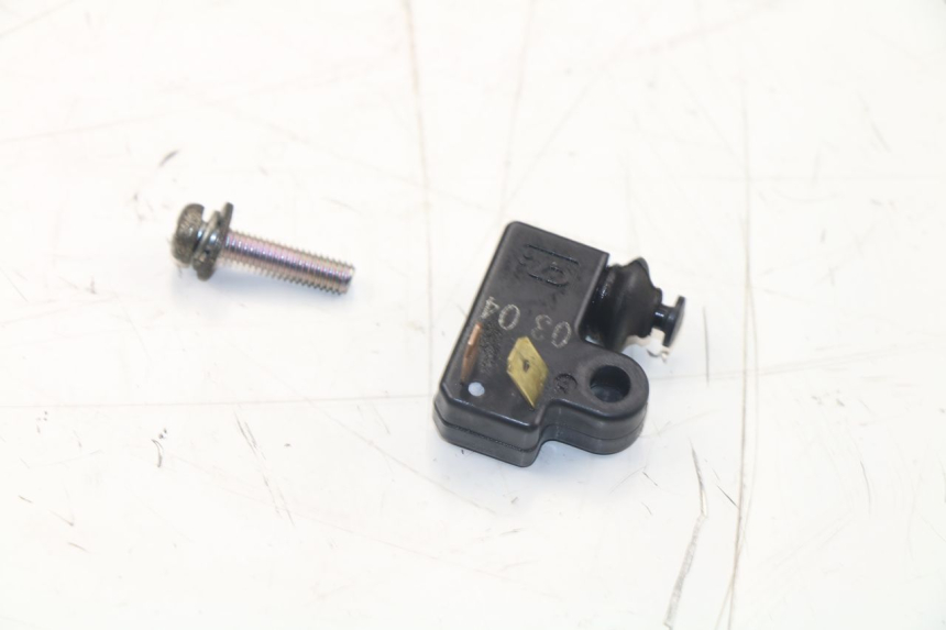 photo de LUZ FRENO INTERRUPTOR DERECHA YAMAHA X-MAX ABS 125 (2010 - 2014) - Zoom estado de uso