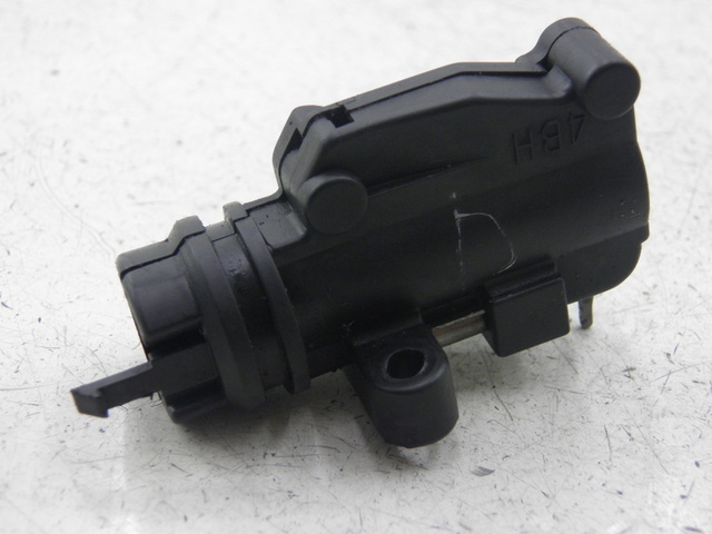 photo de LUZ FRENO INTERRUPTOR DERECHA YAMAHA XJS DIVERSION 600 (2000 - 2003) - Vista principal
