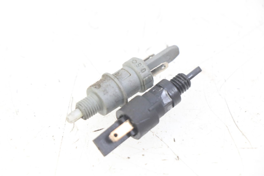 photo de INTERRUPTOR DE LUZ DE FRENO PEUGEOT E-VIVACITY 1 (2012 - 2018) - Vista principal