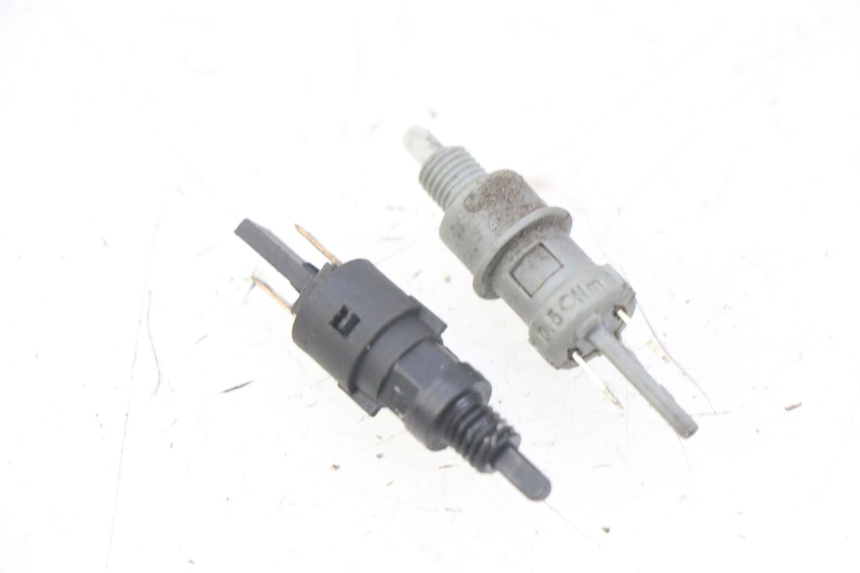 photo de INTERRUPTOR DE LUZ DE FRENO PEUGEOT E-VIVACITY 1 (2012 - 2018) - Detalle de la pieza