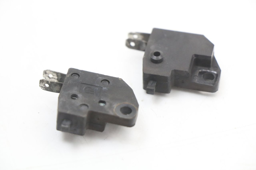 photo de LUZ FRENO INTERRUPTOR LONGJIA EASY MAX 125 (2020 - 2024) - Zoom estado de uso