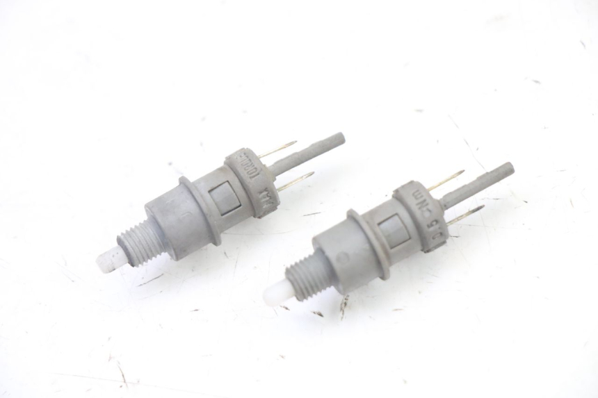 photo de INTERRUPTOR DE LUZ DE FRENO PEUGEOT ELYSEO 125 (1999 - 2004) - Vista principal