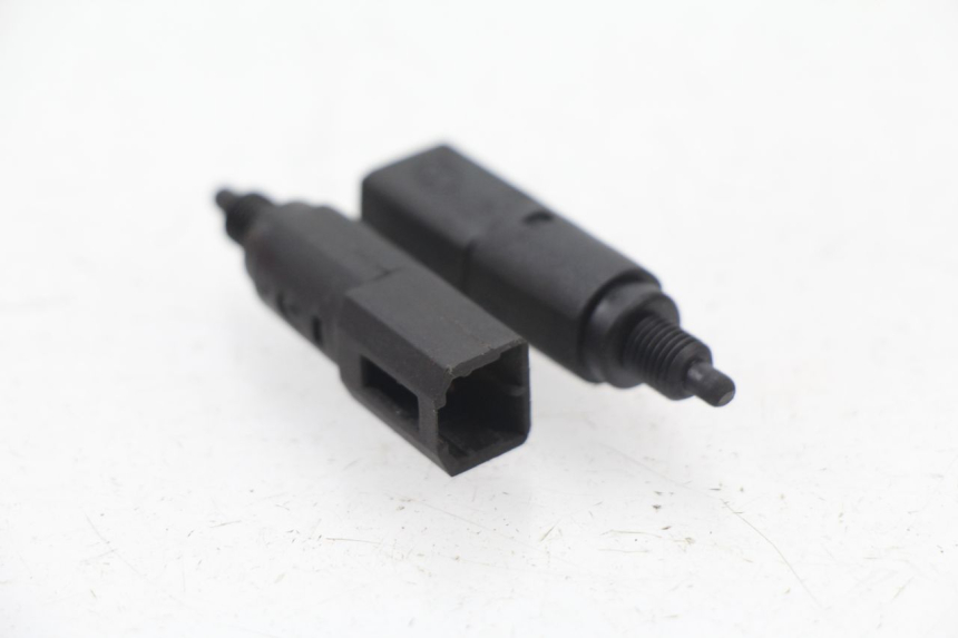 photo de INTERRUPTOR DE LUZ DE FRENO PIAGGIO FLY 2T 50 (2004 - 2017) - Vista principal