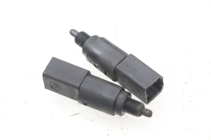 photo de INTERRUPTOR DE LUZ DE FRENO PIAGGIO FLY 2T 50 (2004 - 2017) - Vista principal