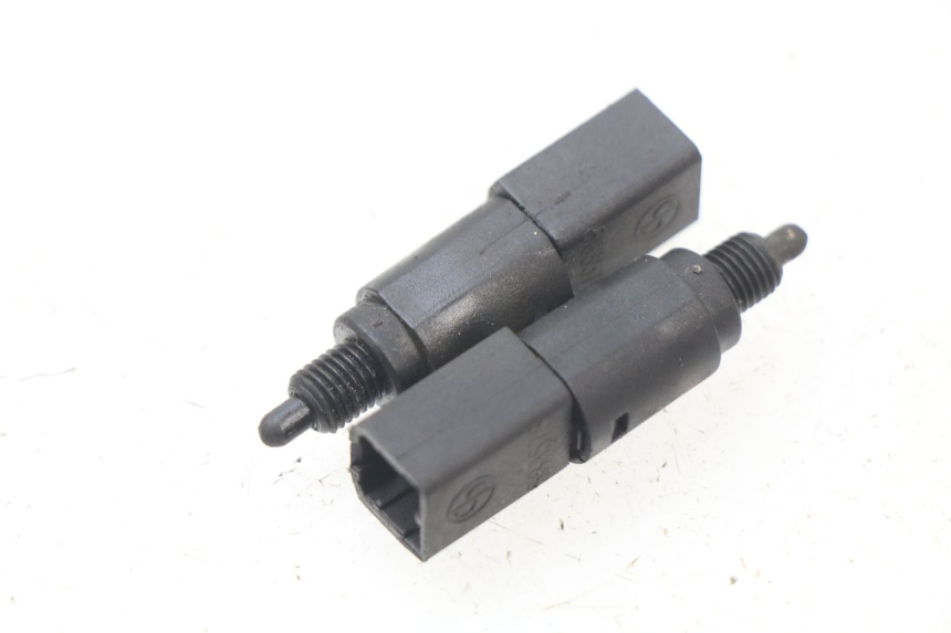 photo de INTERRUPTOR DE LUZ DE FRENO PIAGGIO FLY 2T 50 (2004 - 2017) - Zoom estado de uso