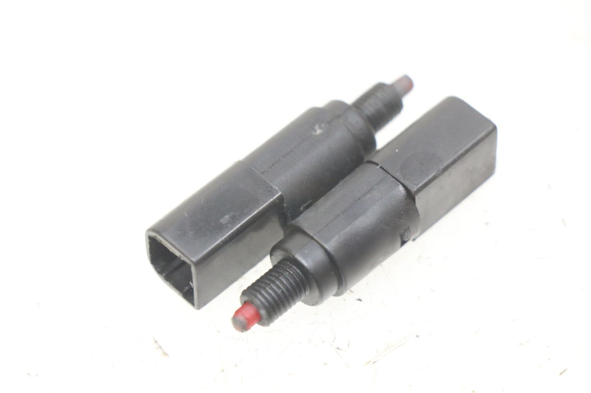 photo de INTERRUPTOR DE LUZ DE FRENO PIAGGIO FLY 100 (2006 - 2010) - Vista principal