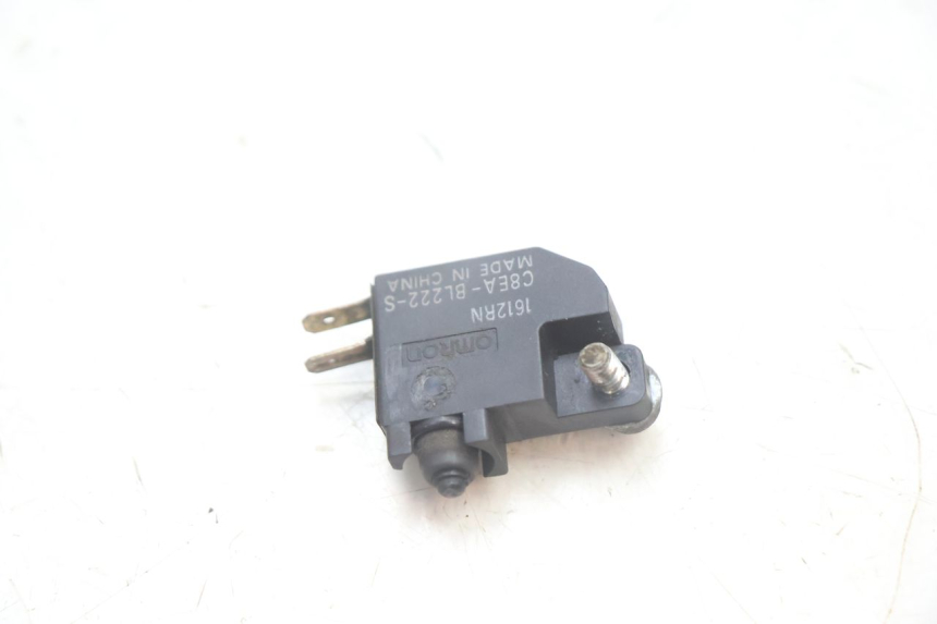 photo de LUZ FRENO INTERRUPTOR IZQUIERDA SUZUKI BURGMAN EXECUTIVE ABS 650 (2006 - 2012) - Otra perspectiva