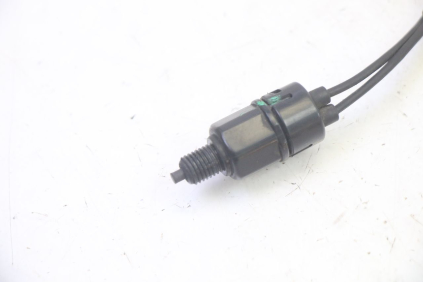 photo de LUZ FRENO INTERRUPTOR IZQUIERDA PIAGGIO FLY 4T 50 (2013 - 2017) - Detalle de la pieza