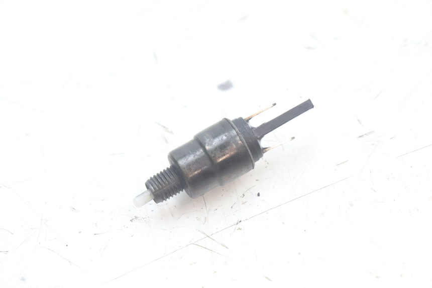 photo de LUZ FRENO INTERRUPTOR IZQUIERDA PEUGEOT KISBEE 4T 50 (2010 - 2017) - Detalle de la pieza
