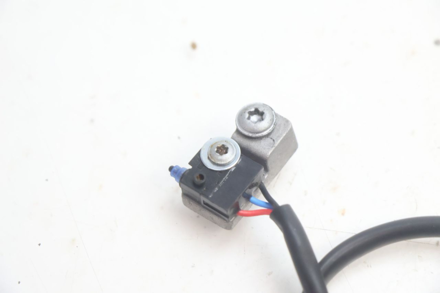photo de LUZ FRENO INTERRUPTOR IZQUIERDA PIAGGIO MP3 HPE 530 (2022 - 2026) - Otra perspectiva