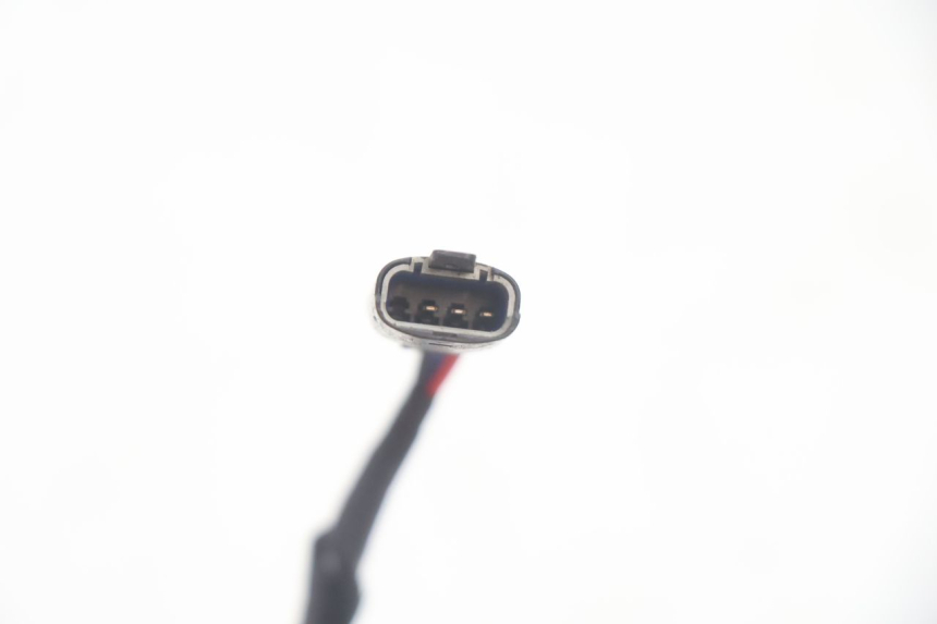 photo de LUZ FRENO INTERRUPTOR IZQUIERDA PIAGGIO MP3 HPE 530 (2022 - 2026) - Detalles de los puntos de fijación
