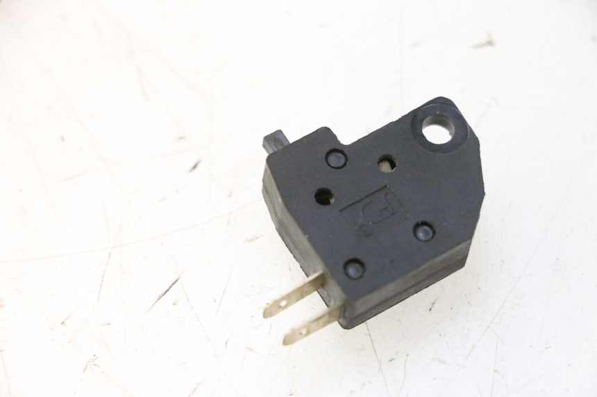 photo de LUZ FRENO INTERRUPTOR IZQUIERDA RAZZO QTR 50 (2011 - 2018) - Zoom estado de uso