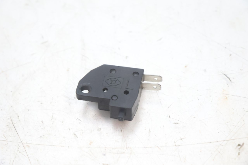 photo de LUZ FRENO INTERRUPTOR IZQUIERDA JM MOTORS R-MAX TECH 50 (2024 - 2026) - Otra perspectiva