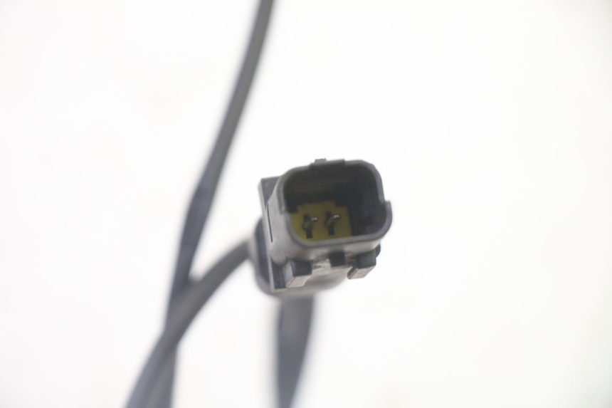 photo de CONTACTO DE LUZ DE FRENO IZQUIERDO PEUGEOT SATELIS 125 (2006 - 2009) - Otra perspectiva