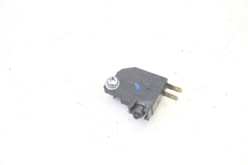 photo de LUZ FRENO INTERRUPTOR IZQUIERDA YAMAHA XMAX X-MAX 125 (2021 - 2025) - Detalle de la pieza