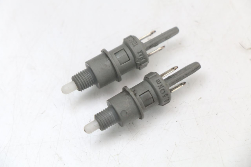 photo de Interruptor de luz de freno PEUGEOT GEOPOLIS RS 125 (2007 - 2009) - Detalle de la pieza