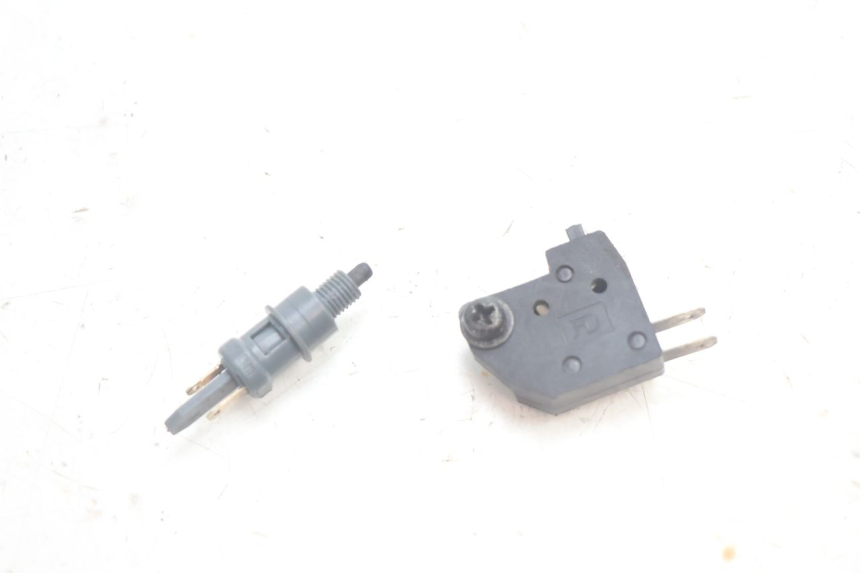 photo de INTERRUPTOR DE LUZ DE FRENO PEUGEOT KISBEE 2T 50 (2010 - 2017) - Vista principal
