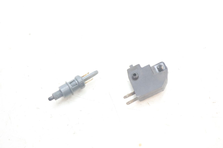 photo de INTERRUPTOR DE LUZ DE FRENO PEUGEOT KISBEE 2T 50 (2010 - 2017) - Detalle de la pieza