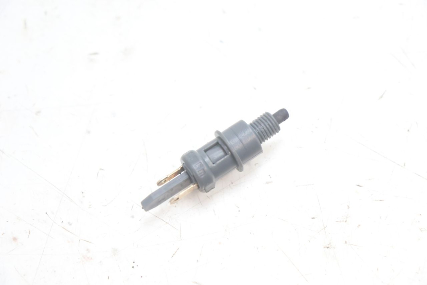photo de INTERRUPTOR DE LUZ DE FRENO PEUGEOT KISBEE 2T 50 (2010 - 2017) - Zoom estado de uso