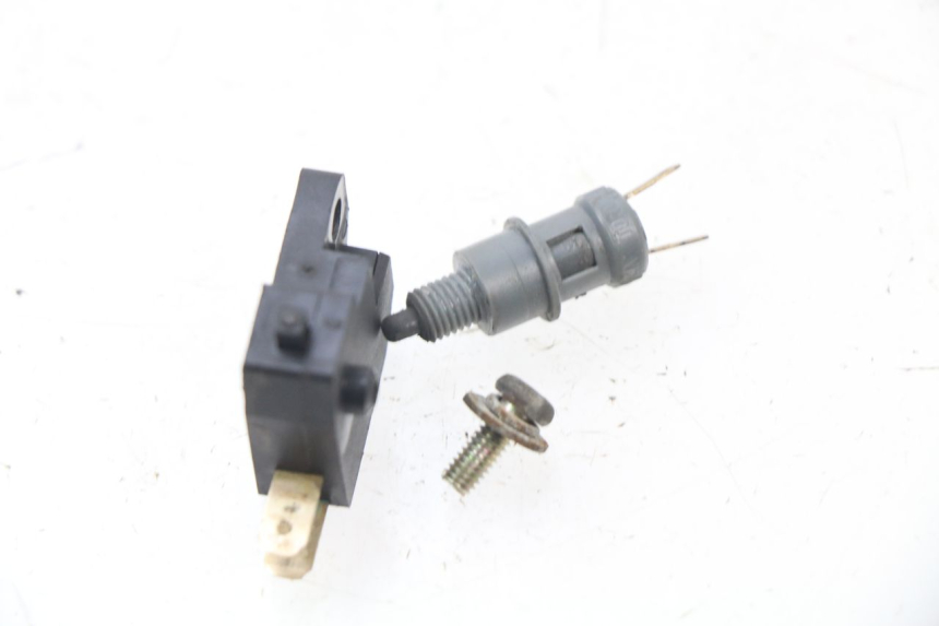 photo de INTERRUPTOR DE LUZ DE FRENO PEUGEOT KISBEE 4T 50 (2010 - 2017) - Zoom estado de uso