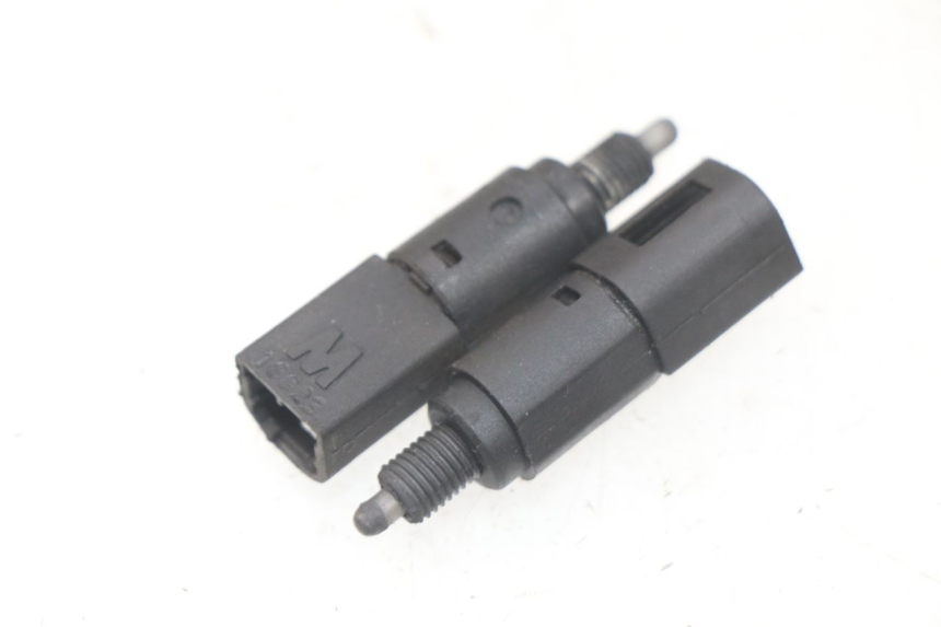 photo de LUZ FRENO INTERRUPTOR PIAGGIO LIBERTY 4T 50 (2009 - 2015) - Vista principal