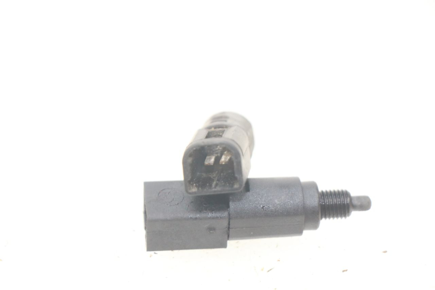 photo de INTERRUPTOR DE LUZ DE FRENO PIAGGIO LIBERTY 4T 50 (2004 - 2008) - Zoom estado de uso