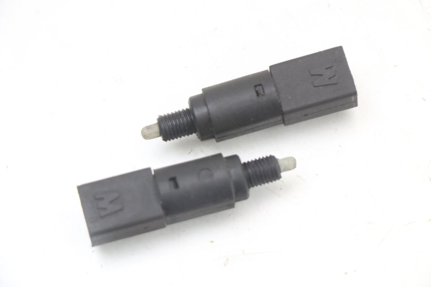 photo de INTERRUPTOR DE LUZ DE FRENO PIAGGIO LIBERTY 4T 50 (2004 - 2008) - Detalle de la pieza