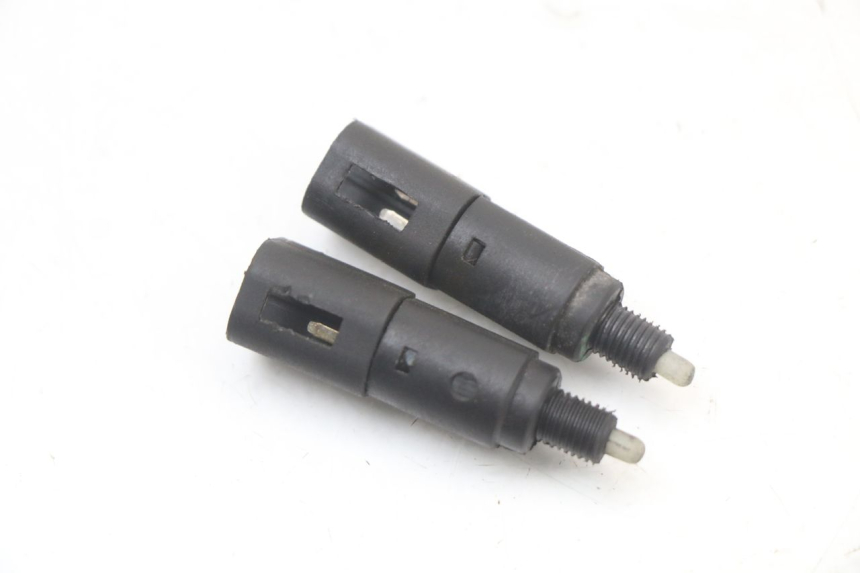 photo de INTERRUPTOR DE LUZ DE FRENO PIAGGIO LIBERTY 4T 50 (2004 - 2008) - Zoom estado de uso