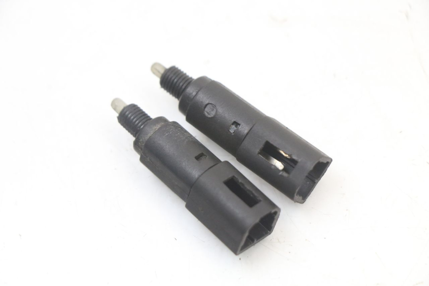 photo de INTERRUPTOR DE LUZ DE FRENO PIAGGIO LIBERTY 4T 50 (2004 - 2008) - Otra perspectiva