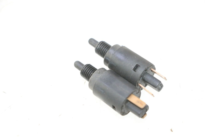 photo de CONTACTOR DE LUZ DE FRENO PIAGGIO LIBERTY IGET 4T 50 (2015 - 2020) - Zoom estado de uso
