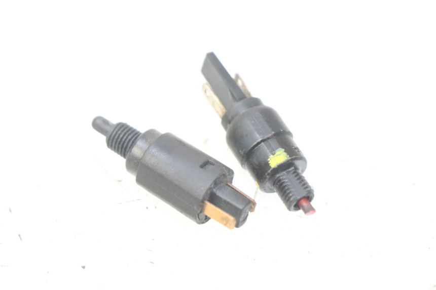 photo de INTERRUPTOR DE LUZ DE FRENO PIAGGIO LIBERTY IGET S 125 (2016 - 2020) - Detalle de la pieza