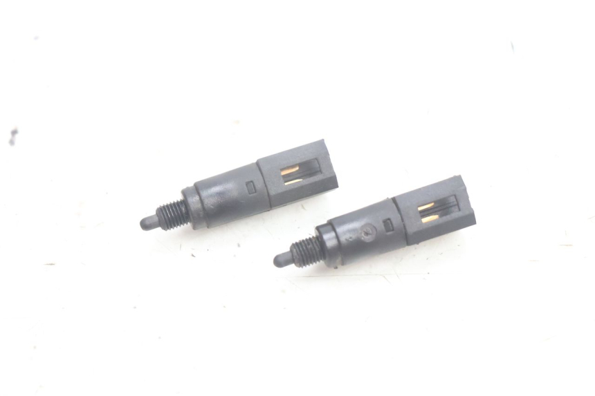 photo de LUZ FRENO INTERRUPTOR PIAGGIO LIBERTY 125 (1998 - 2008) - Vista principal