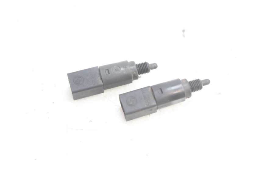 photo de LUZ FRENO INTERRUPTOR PIAGGIO LIBERTY 125 (1998 - 2008) - Detalle de la pieza