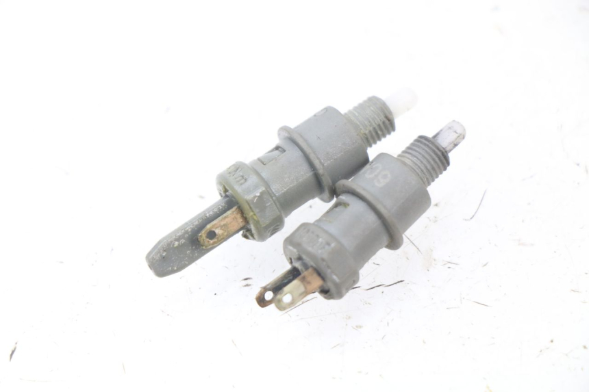 photo de INTERRUPTOR DE LUZ DE FRENO PEUGEOT LUDIX 50 (2008 - 2017) - Detalle de la pieza