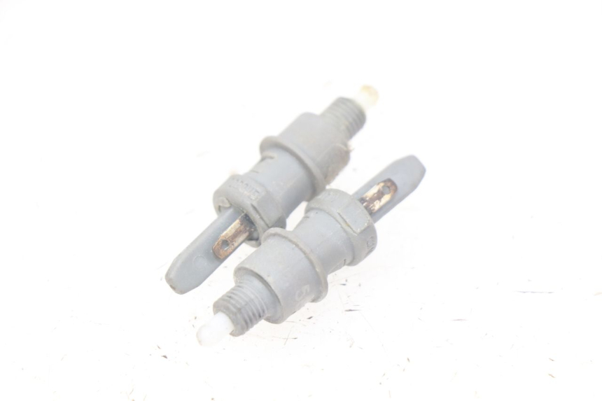 photo de INTERRUPTOR DE LUZ DE FRENO PEUGEOT LUDIX 50 (2005 - 2007) - Detalle de la pieza