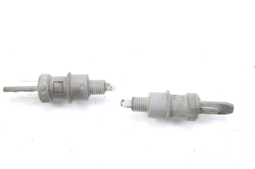 photo de INTERRUPTOR DE LUZ DE FRENO PEUGEOT LUDIX 50 (2008 - 2017) - Zoom estado de uso