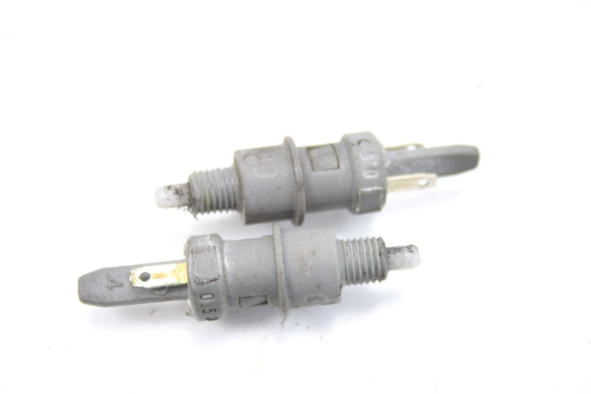 photo de INTERRUPTOR DE LUZ DE FRENO PEUGEOT LUDIX 50 (2008 - 2017) - Otra perspectiva