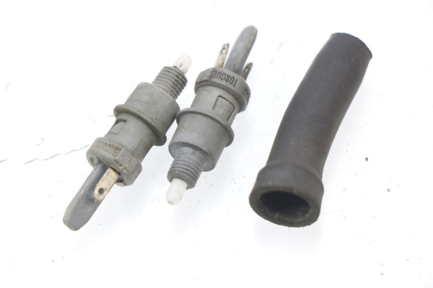 photo de LUZ FRENO INTERRUPTOR PEUGEOT LUDIX ONE 50 (2005 - 2008) - Vista principal