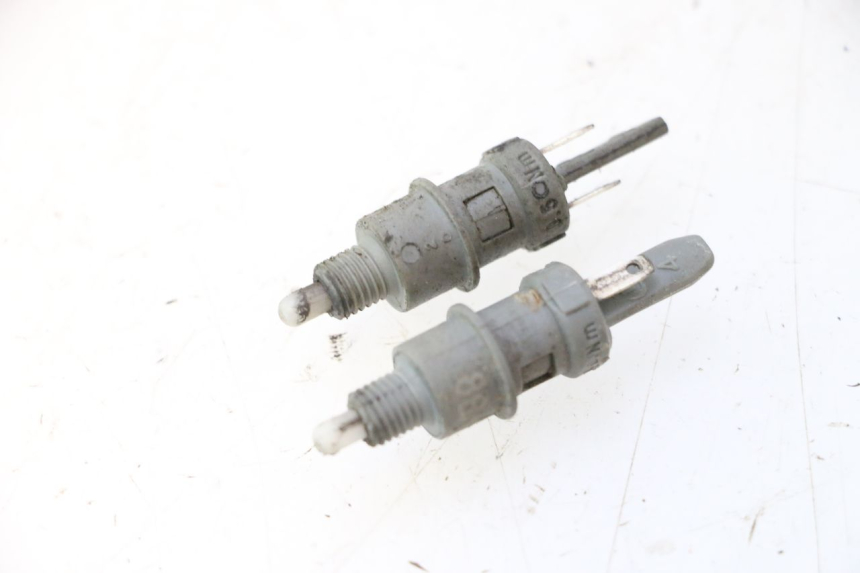 photo de LUZ FRENO INTERRUPTOR PEUGEOT LUDIX ONE 50 (2004 - 2006) - Vista principal