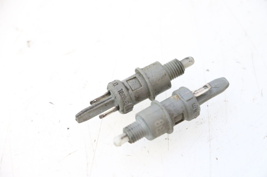 photo de LUZ FRENO INTERRUPTOR PEUGEOT LUDIX ONE 50 (2004 - 2006) - Detalle de la pieza