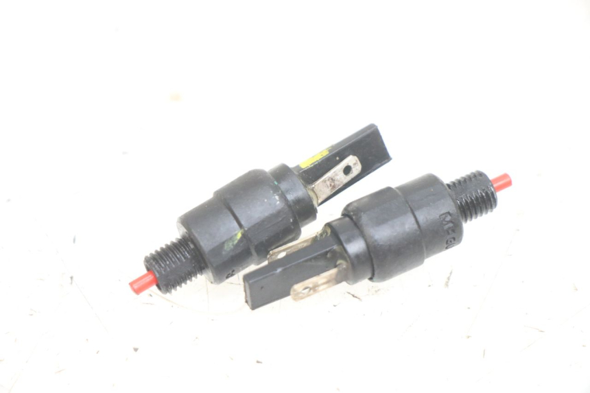photo de INTERRUPTOR DE LUZ DE FRENO PIAGGIO MEDLEY 125 (2016 - 2023) - Vista principal