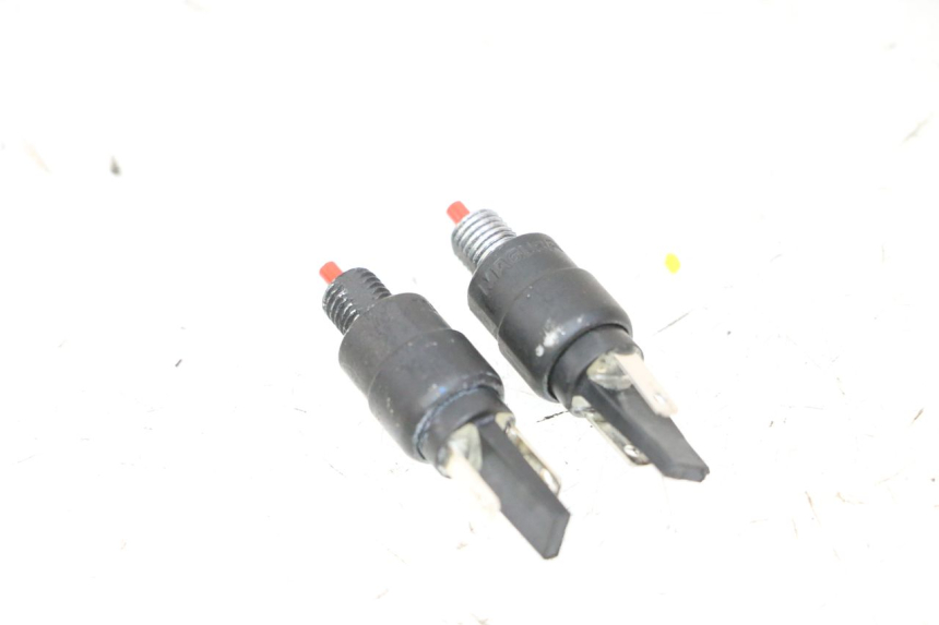 photo de LUZ FRENO INTERRUPTOR PIAGGIO MP3 HPE 310 (2024 - 2025) - Detalle de la pieza