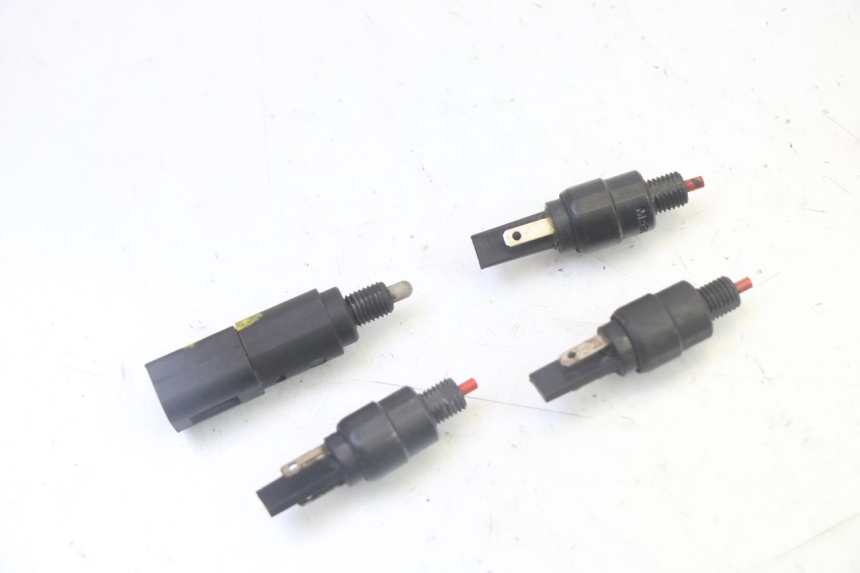 photo de LUZ FRENO INTERRUPTOR PIAGGIO MP3 LT 300 (2010 - 2016) - Zoom estado de uso