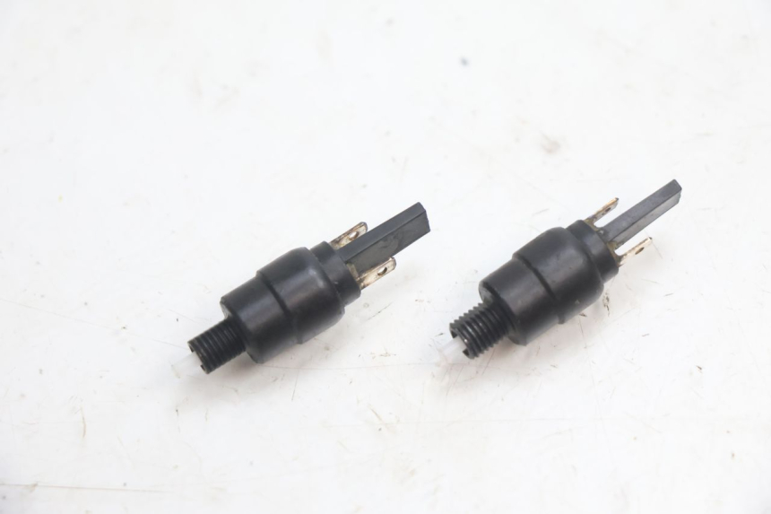 photo de INTERRUPTOR DE LUZ DE FRENO PIAGGIO MP3 LT 400 (2007 - 2012) - Vista principal