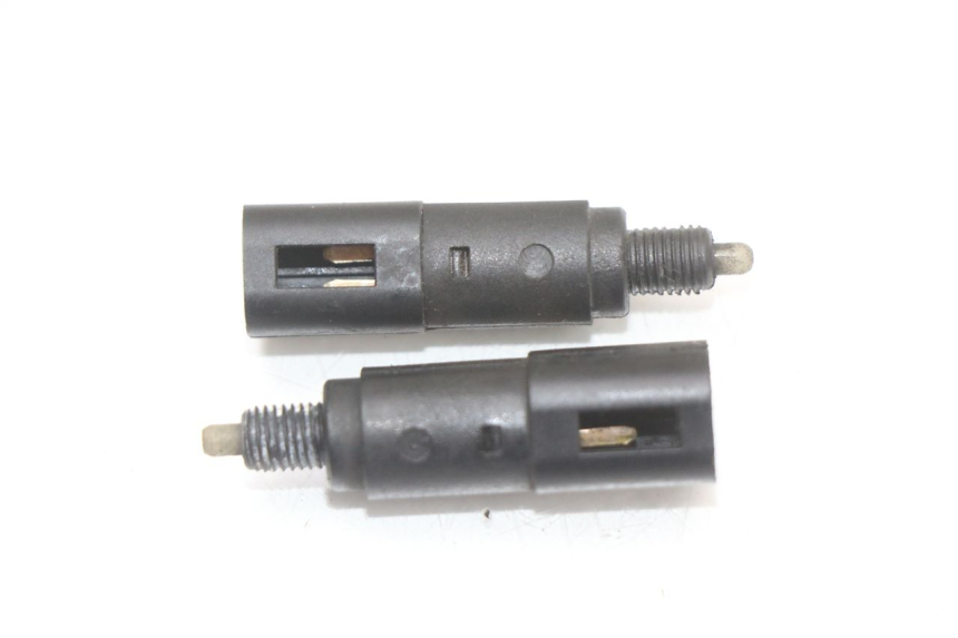 photo de INTERRUPTOR DE LUZ DE FRENO PIAGGIO MP3 125 (2006 - 2014) - Vista principal