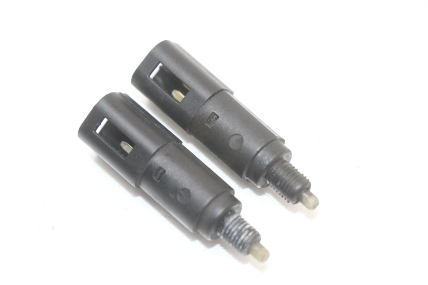 photo de INTERRUPTOR DE LUZ DE FRENO PIAGGIO MP3 125 (2006 - 2014) - Zoom estado de uso